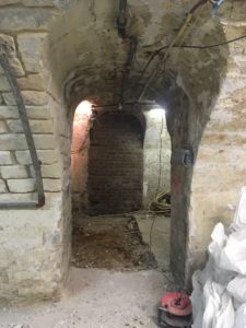 Passage entre caves voutées