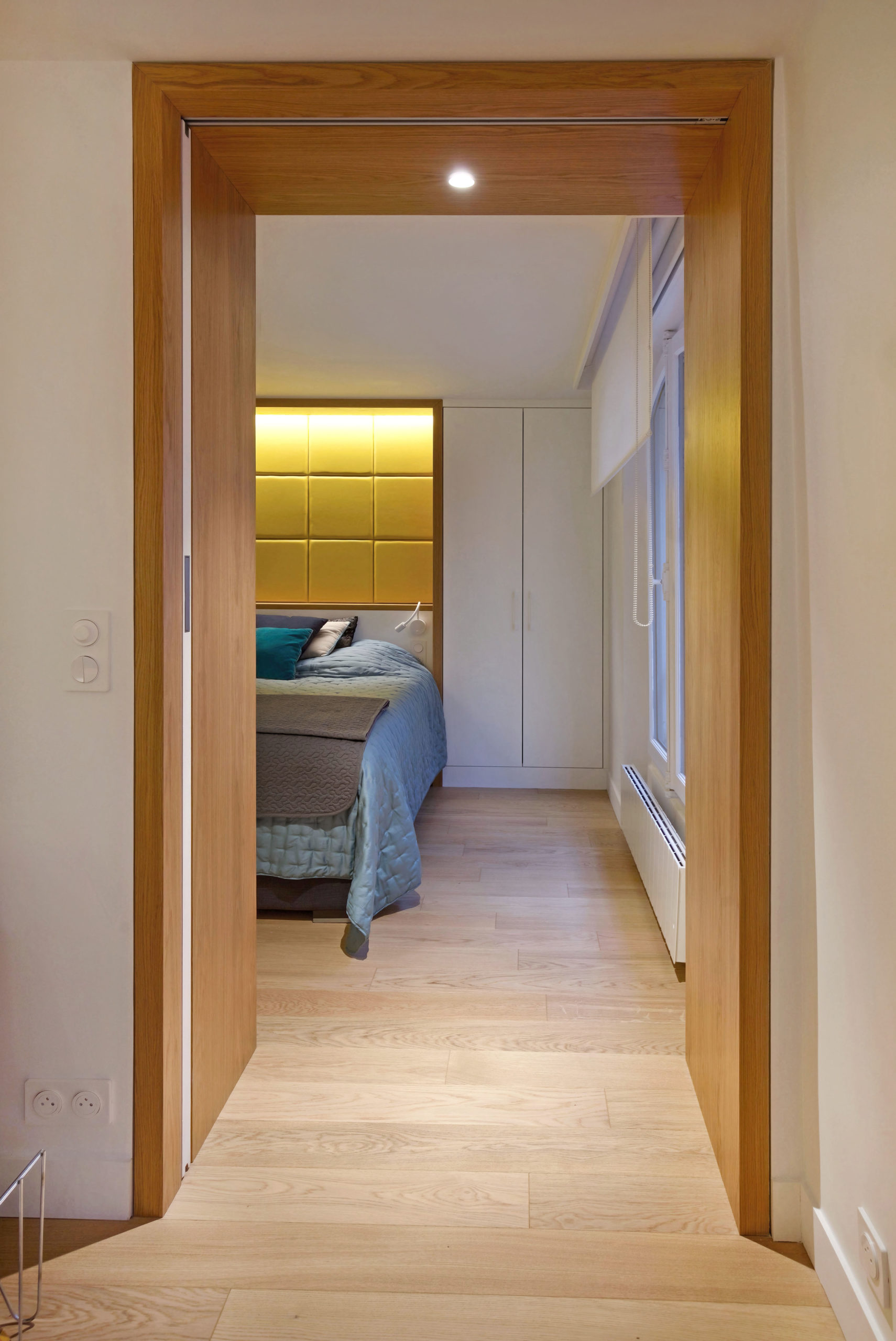 Entrée chambre principale appartement pied à terre parisien - Flora Auvray Architecte d'intérieur