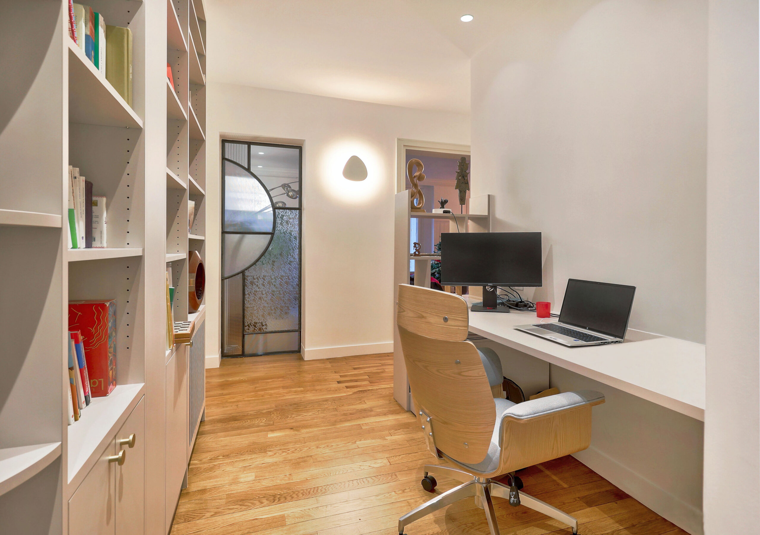 Un vrai bureau installé au centre de l'appartement - Architecte d'intérieur Flora Auvray