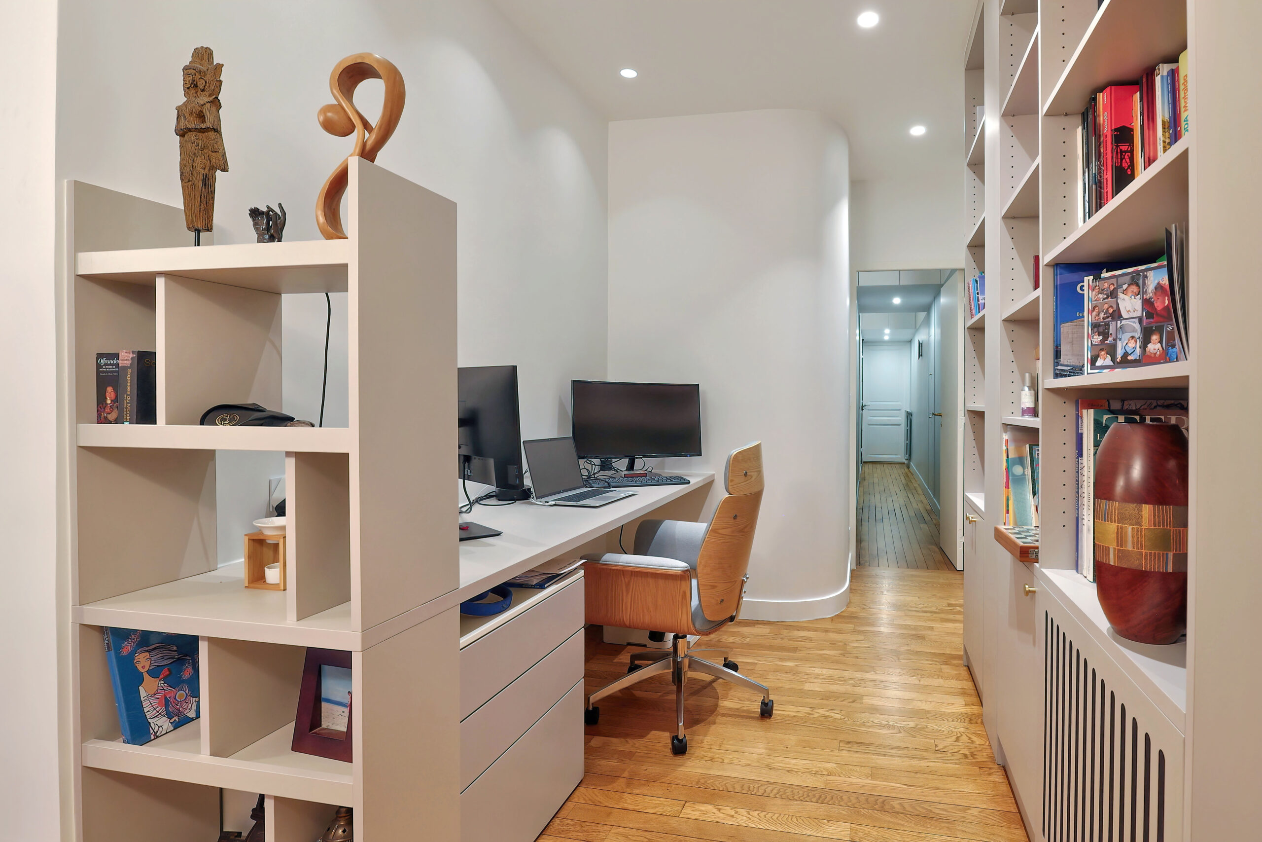 Un vrai bureau installé au centre de l'appartement - Architecte d'intérieur Flora Auvray