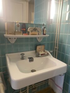 La salle de bain de l'appartement témoin de Auguste Perret au Havre.