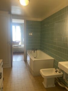 La salle de bain de l'appartement témoin de Auguste Perret au Havre.