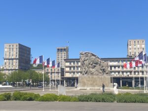 Le monument aux morts du sculpteur Pierre-Marie Poisson dans la ville du Havre