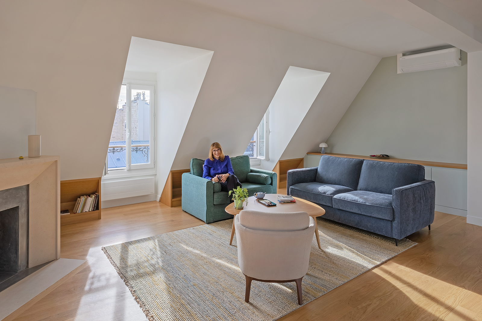 Espace et lumière sous les toits de Paris - Flora Auvray Architecte d'intérieur